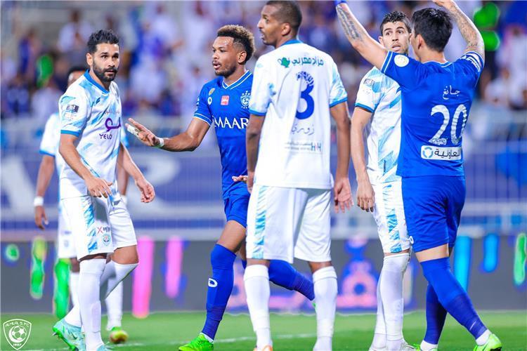 الهلال يرفض المغامرة أمام أبها وقرارات دياز 