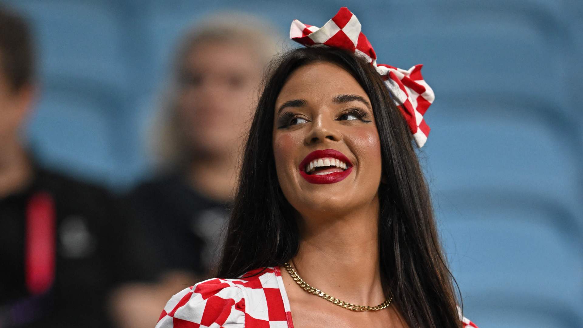 إيفانا نول تثير القلق والجدل في كأس العالم 