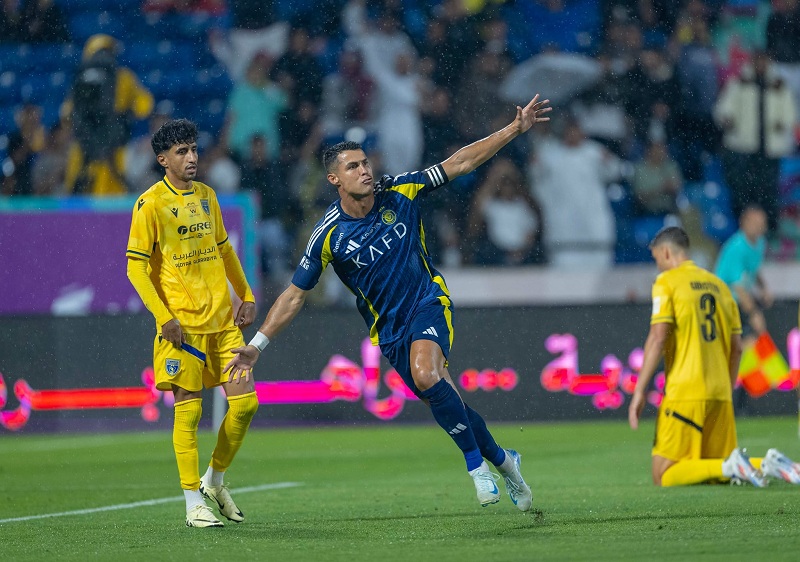 دوري روشن السعودي .. كلاسيكو ناري واختبارات صعبة في الهلال والاتحاد 