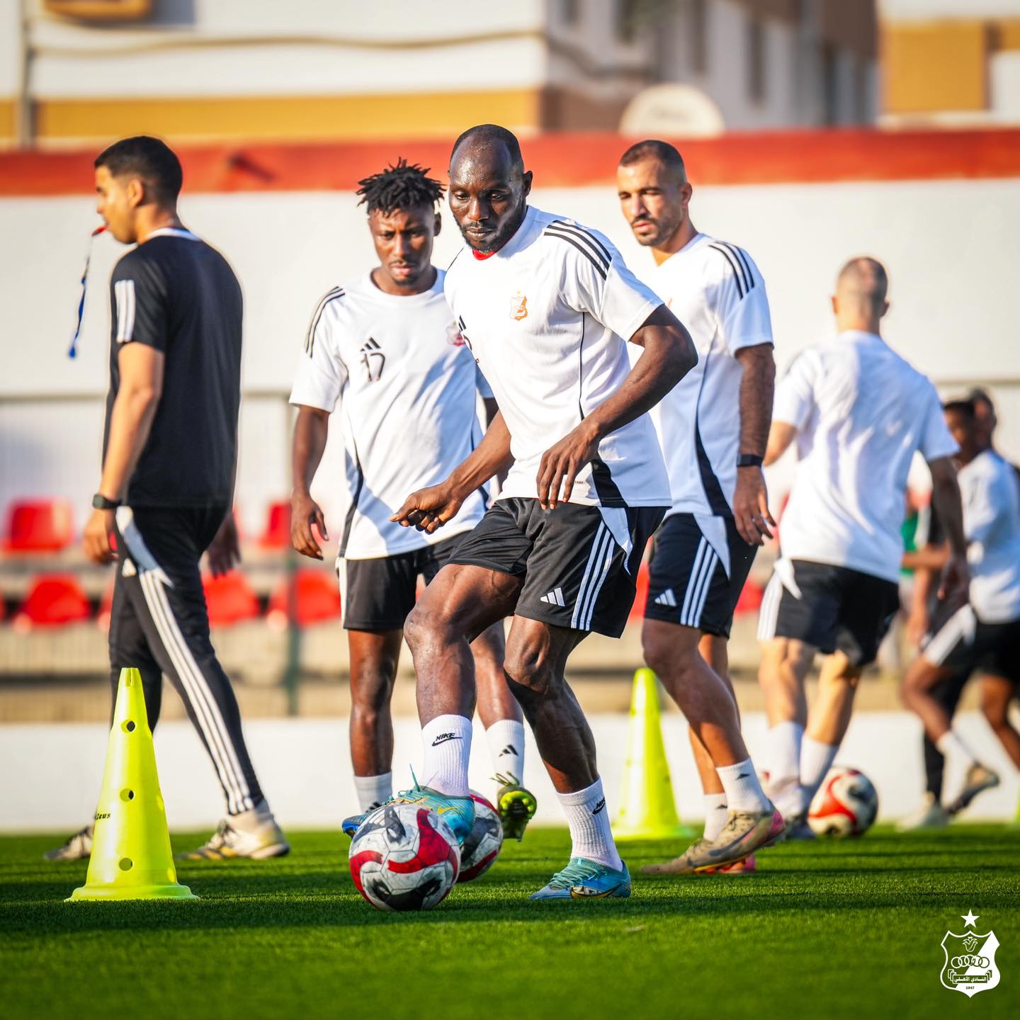 الأهلي الليبي يخطط لضم نجم تونسي كبير .. وإغراءات مالية بسبب مرحلة التتويج
